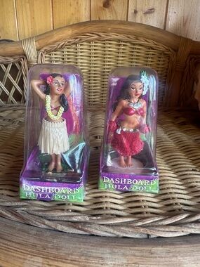 Dashboard Hula Girls from Maui 🌺